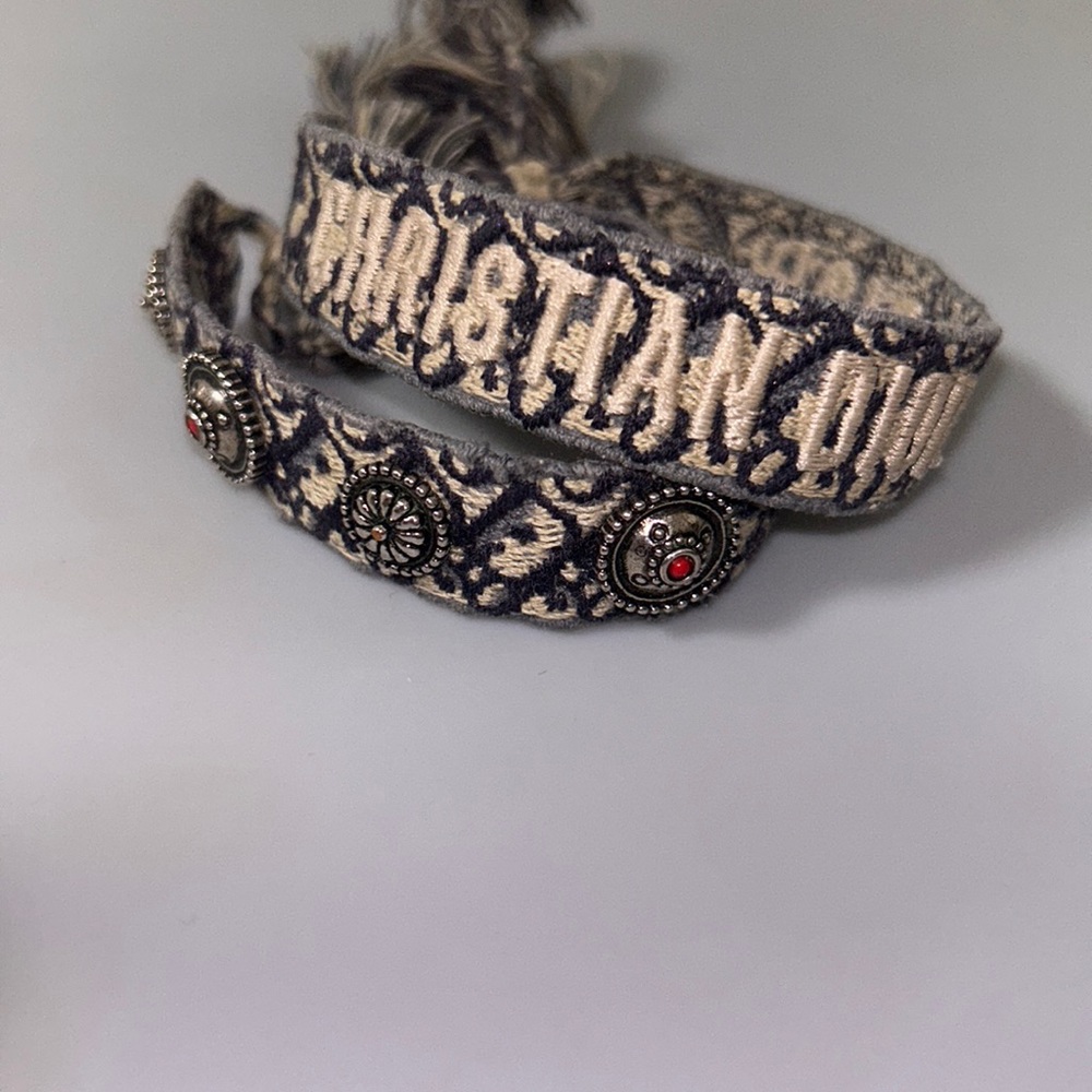 USED DIOR PAIR OF BRACELETS 😍